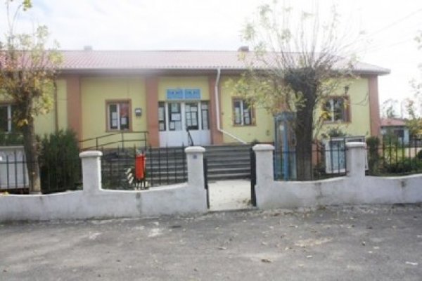 Hoţii i-au furat bannerele lui Enache Perifan, candidat la Primăria Istria din partea PP-DD